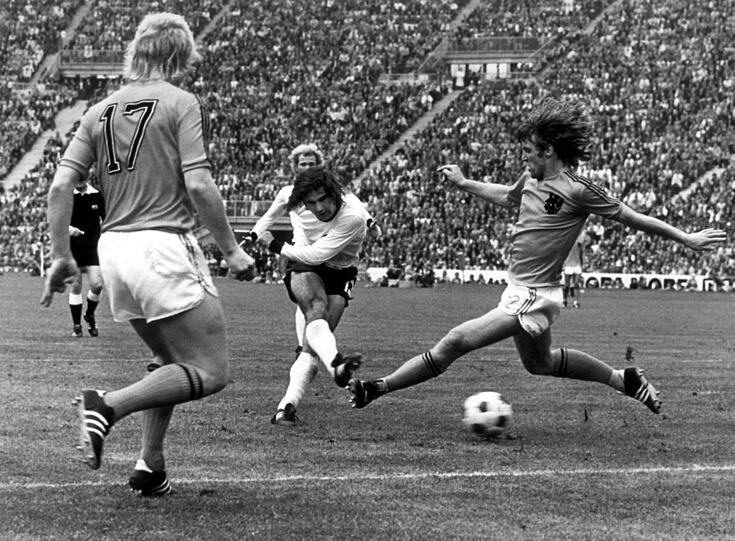 Sein wichtigstes Tor: Gerd Müller schießt Deutschland gegen die Niederlande 1974 zum WM-Titel.