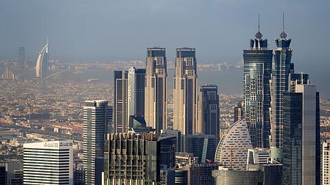 Einige beliebte Reiseziele liegen in der Golfregion, etwa Dubai &ndash; hier sind nun viele deutsche Urlauber gestrandet. (Archivbild)
