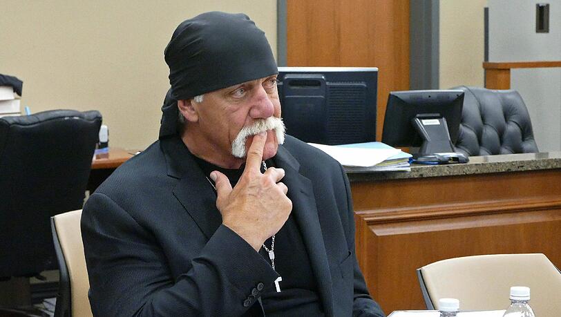 Hulk Hogan vor Gericht. Er möchte 100 Millionen wegen eines veröffentlichten Sexvideos. Hulk Hogan vor Gericht. Er möchte 100 Millionen wegen eines veröffentlichten Sexvideos.