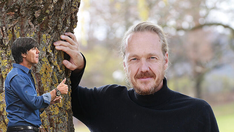 "Er soll ein Ventil danach haben, die Spannungen, die noch im Körper sind, wieder loszuwerden", sagt der Münchner Yoga-Lehrer Patrick Broome über Löw. "Er soll ein Ventil danach haben, die Spannungen, die noch im Körper sind, wieder loszuwerden", sagt der Münchner Yoga-Lehrer Patrick Broome über Löw.