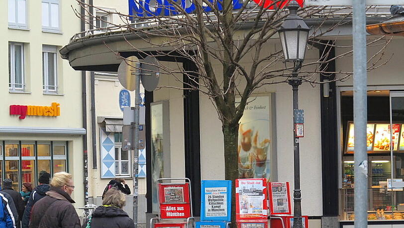 Das Steinpflaster ist lose. Was fehlt hier? Das Steinpflaster ist lose. Was fehlt hier?