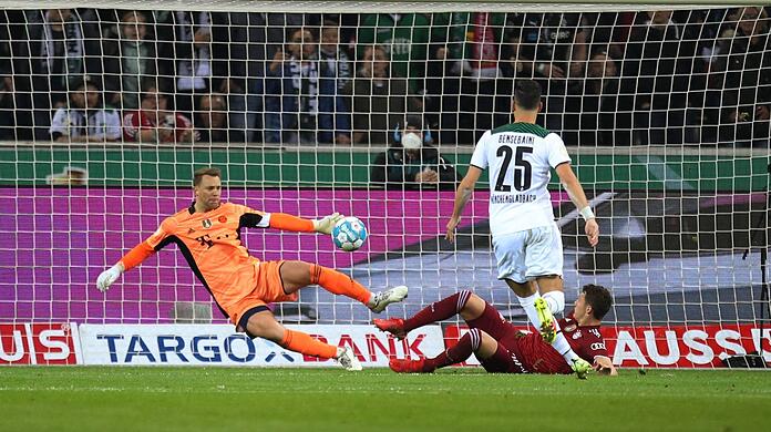 Gladbachs Ramy Bensebaini (hier beim 2:0) traf ebenso doppelt gegen den Rekordmeister wie Teamkollege Breel Embolo.
