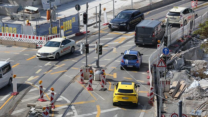 Das Baustellen-Chaos unten auf der Ludwigsbrücke. (Archiv) Das Baustellen-Chaos unten auf der Ludwigsbrücke. (Archiv)