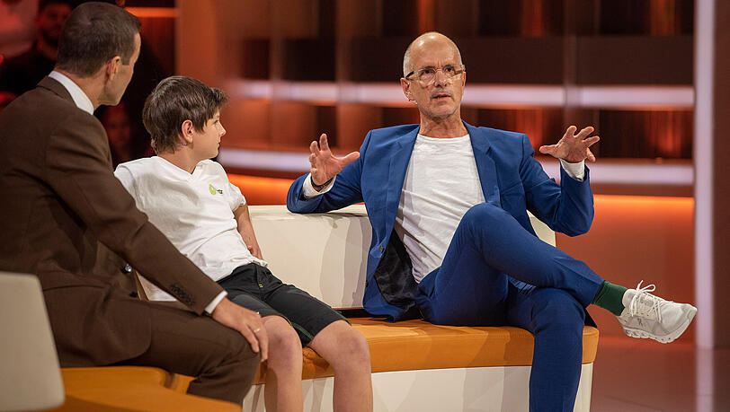 Seitenhieb bei "Klein gegen Groß": Kai Pflaume nimmt Christoph Maria Herbst aufs Korn. Seitenhieb bei "Klein gegen Groß": Kai Pflaume nimmt Christoph Maria Herbst aufs Korn.