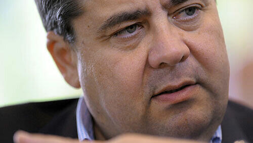 Seine Stimmung war schon besser: Sigmar Gabriel. Seine Stimmung war schon besser: Sigmar Gabriel.