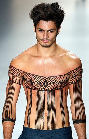 Gewagte Kleider und viel nackte Haut: Das ist die Fashion Week in Sao Paulo.