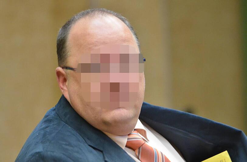 Martin P. (46) gesteht vor dem Münchner Amtsgericht die sexuellen Übergriffe auf eine Patientin (21). Er kommt mit einer Bewährungsstrafe davon.
