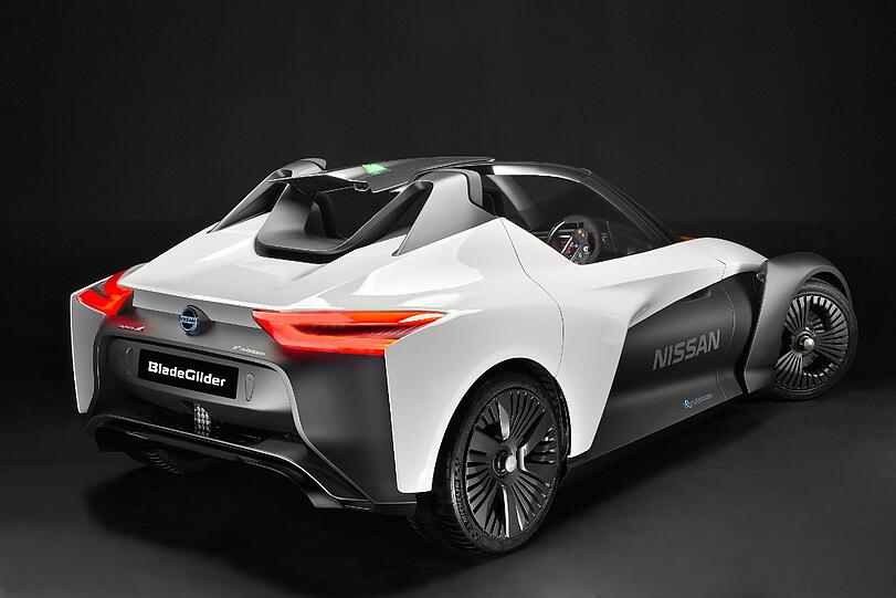 Außenspiegel Fehlanzeige, an deren Stelle treten beim Nissan BladeGlider Rückfahrkameras und Monitore.