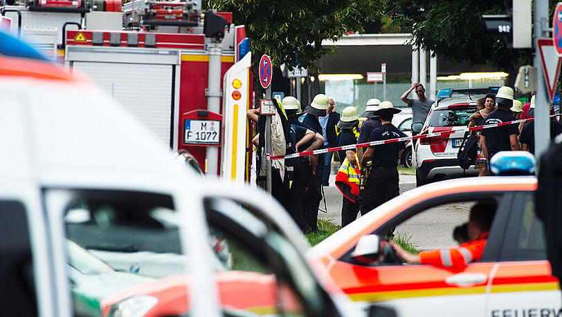 2300 Menschen waren beim Amoklauf am OEZ im Einsatz. Theo Zellner vom BRK sagt: „Wir müssen die Zusammenarbeit neu ordnen.“ 2300 Menschen waren beim Amoklauf am OEZ im Einsatz. Theo Zellner vom BRK sagt: „Wir müssen die Zusammenarbeit neu ordnen.“