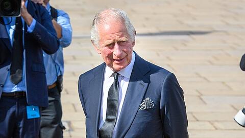 Aus Prinz Charles ist König Charles III. geworden.