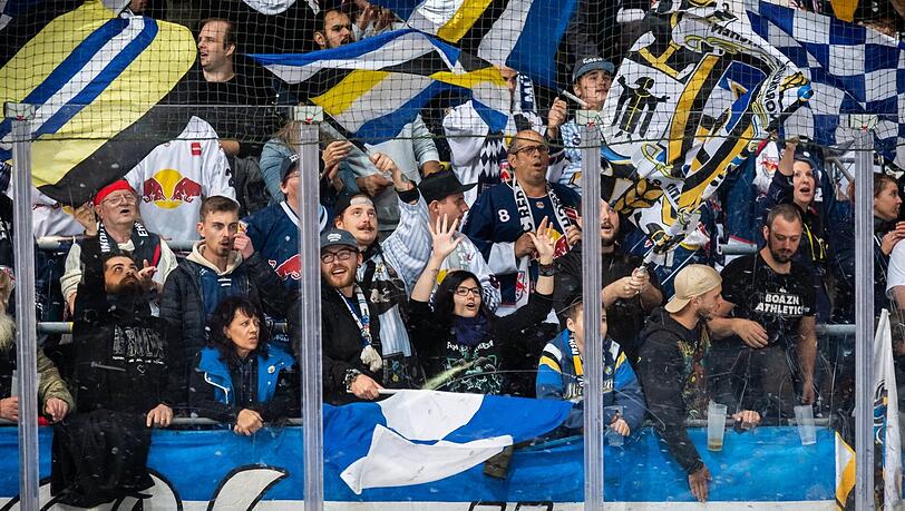 Feiern weiter in München: Der EHC und seine Fans.