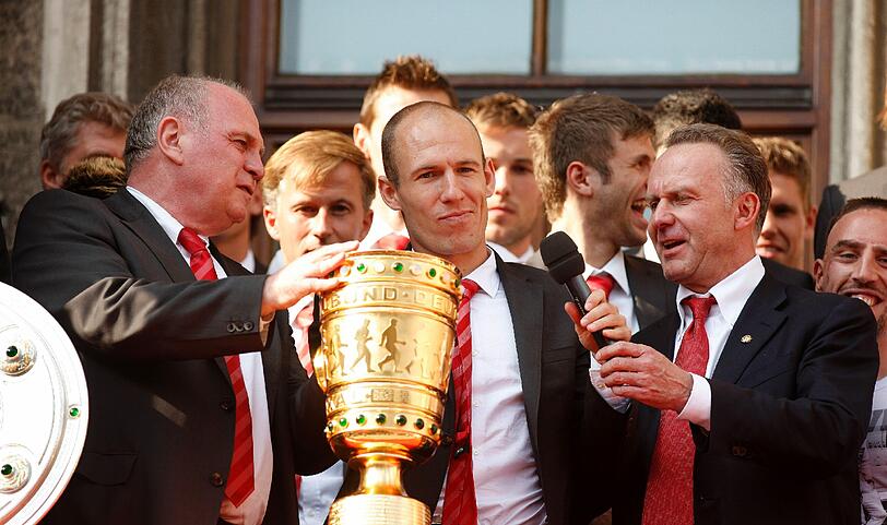 Da wollen wir sie wieder sehen: Den FC Bayern auf dem Rathausbalkon mit den Pötten!