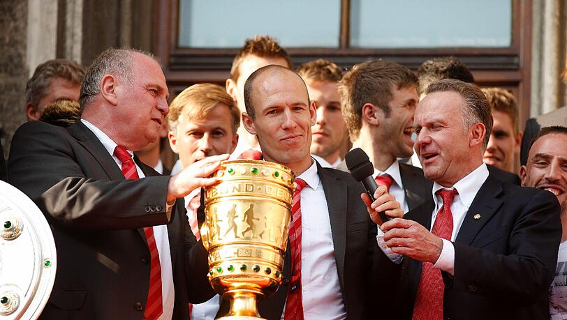 Da wollen wir sie wieder sehen: Den FC Bayern auf dem Rathausbalkon mit den Pötten! Da wollen wir sie wieder sehen: Den FC Bayern auf dem Rathausbalkon mit den Pötten!