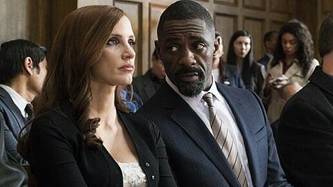Als das FBI Mollys (Jessica Chastain) Pokerring sprengt, sucht sie Hilfe bei Topanwalt Charlie Jaffey (Idris Elba). Der vertritt sie zunächst nur widerwillig.