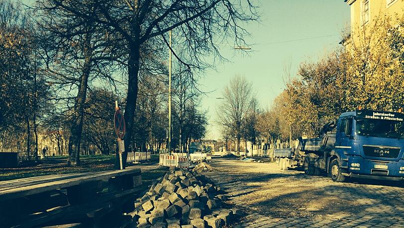 Hier entfallen zurzeit viele Parkplätze. Hier entfallen zurzeit viele Parkplätze.