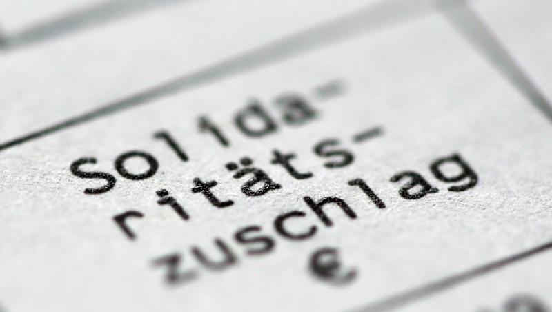 Schon auf ihrem Hamburger Parteitag 2018 hatten die Christdemokraten die komplette Abschaffung des Solis als Ziel ausgegeben. Schon auf ihrem Hamburger Parteitag 2018 hatten die Christdemokraten die komplette Abschaffung des Solis als Ziel ausgegeben.