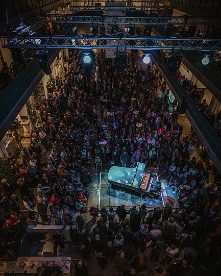 Ein Konzert der Reihe "MPhil Late" in der Halle E des Gasteig HP8, dem Foyer der Isarphilharmonie.