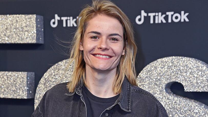 Hazel Brugger hat ihr erstes Comedy-Programm auf Englisch absolviert.