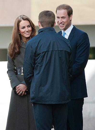 Hoher Besuch für Hodgson, Lampard, Gerrard und Co. - Prinz William und Herzogin Kate schauten vor der WM-Quali beim Training der "Three Lions" vorbei. Sehen Sie hier die Bilder.