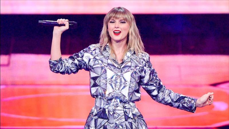 Taylor Swift wird bei den American Music Awards als Künstlerin des Jahrzehnts ausgezeichnet. Taylor Swift wird bei den American Music Awards als Künstlerin des Jahrzehnts ausgezeichnet.