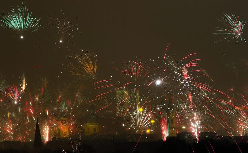 Feuerwerk über den Dächern von München: So begrüßte die Landeshauptstadt das Jahr 2012.