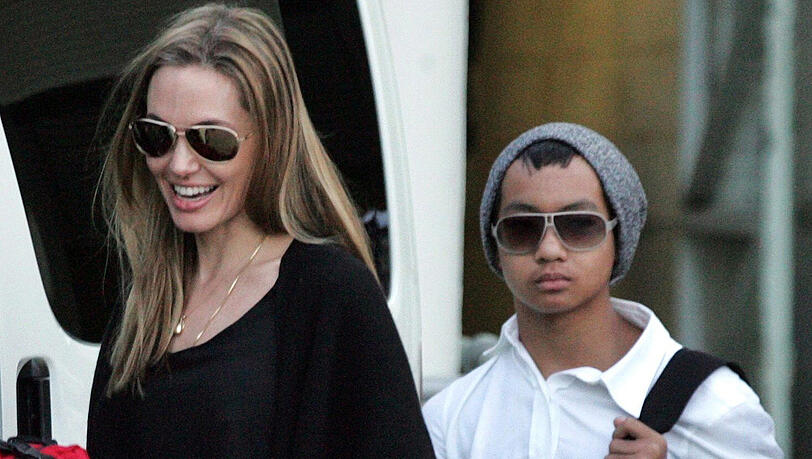 Angelina Jolie mit ihrem Adoptivsohn Maddox Angelina Jolie mit ihrem Adoptivsohn Maddox