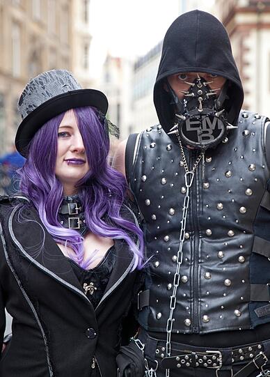 Mehr als 20 000 Anhänger der Gothic-Szene verwandeln die Messestadt zum 27. Wave-Gotik-Treffen (WGT) in einen eigenen Kosmos.
