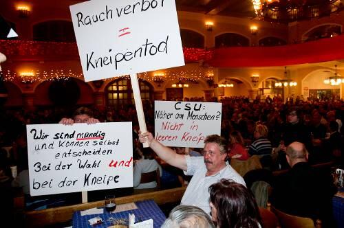 Protest gegen das totale Rauchverbot: Schon 2007 war der Löwenbräukeller rappelvoll.