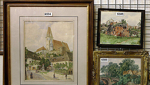 Hitlers Aquarelle "Zerschossene Mühle" (o-r), "Weißenkirchen in der Wachau" (l) sowie "Haus mit Brücke am Fluss" aus den Jahren 1910 und 1911 Hitlers Aquarelle "Zerschossene Mühle" (o-r), "Weißenkirchen in der Wachau" (l) sowie "Haus mit Brücke am Fluss" aus den Jahren 1910 und 1911