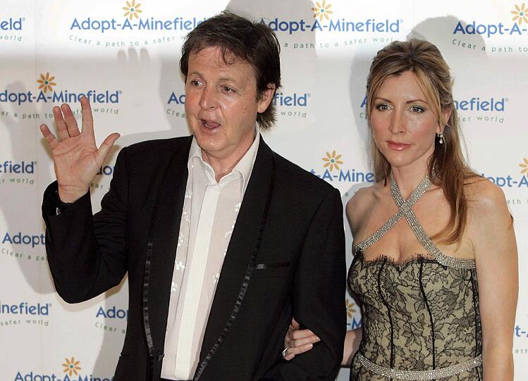 Drei Millionen gab Paul McCartney 2003 für seine Hochzeit mit Heather Mills aus. 2008 wurde die Ehe geschieden und der ex-Beatle musste seiner ehemaligen Frau 32 Millionen Euro Abfindung zahlen.