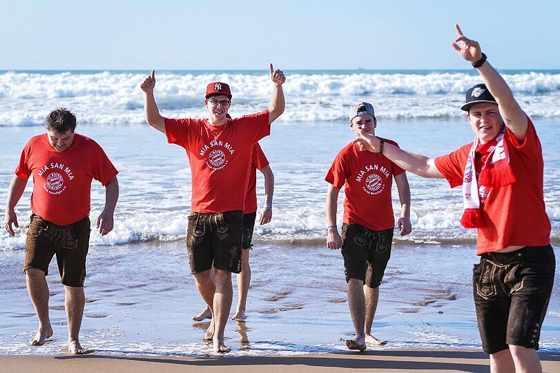 Weitere Bilder der Bayern Fans in Marokko.