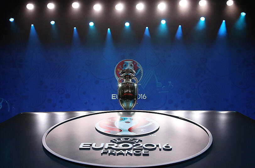 24 Teams, ein Traum - der EM-Pokal für die Euro 2016 in Frankreich.