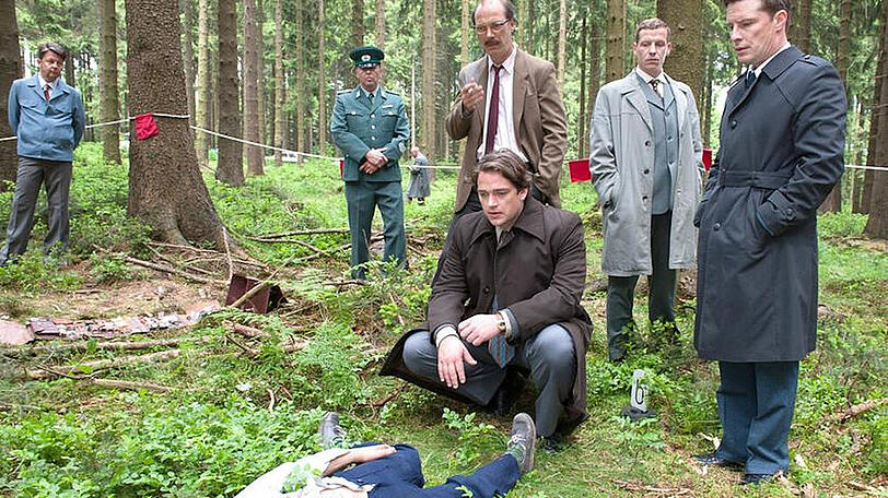"Mord in Eberswalde": Kommissar Heinz Gödicke (Ronald Zehrfeld) und Stefan Witt (Florian Panzner) sollen gemeinsam den bestialischen Mord an zwei neunjährigen Jungen aufklären.