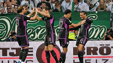 Der FC Bayern gewinnt gegen den Werder Bremen mit 4:0.
