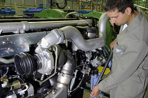 Die MAN-Experten aus dem Werk an der Vogelweiherstraße optimieren Rennmotoren für die härtesten Bedingungen. Auf der 9600 Kilometer langen Strecke durch Südamerika müssen die Sechs-Zylinder-Aggregate zuverlässig laufen, ob in der Wüste oder auf 4700 Metern Höhe.