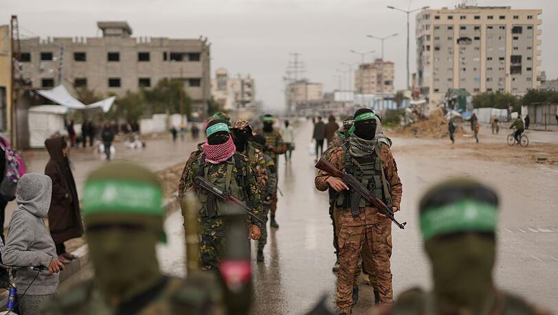 Die Hamas will eine weitere Geisel freilassen. (Archivbild)