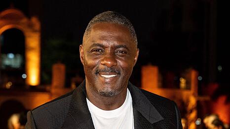 Idris Elba wird f&uuml;r seine Verdienst mit der Elba Hope Foundation geehrt.