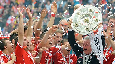 Jupp Heynckes feiert mit dem FC Bayern die Meisterschaft.