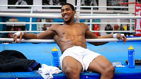 "Am Kampftag halte ich mich mit Sex zurück, aber ein Tag muss reichen", sagt der britische Box-Weltmeister Anthony Joshua.