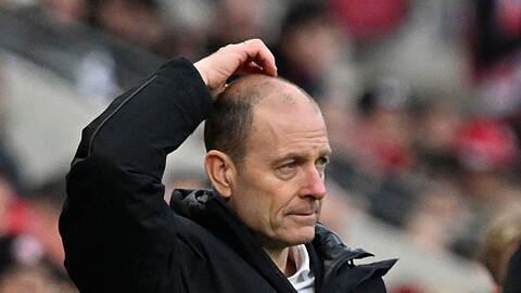 Augsburgs Trainer Jess Thorup hofft auf einige Rückkehrer.