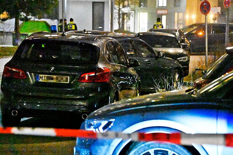 Constanze-Hallgarten-Straße in Obersendling: Bei einer Festnahme haben Beamte nach Polizeiangaben einen Verdächtigen angeschossen.
