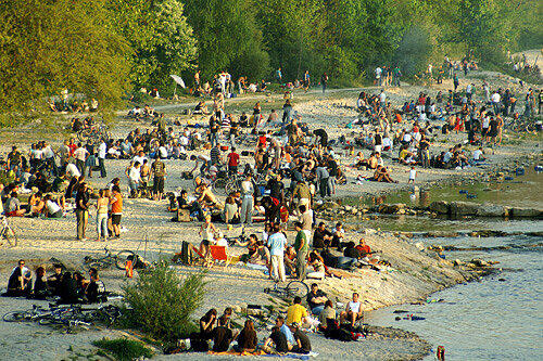 Ein kleine Grillparty endete in einer Fete mit 700 Leuten.