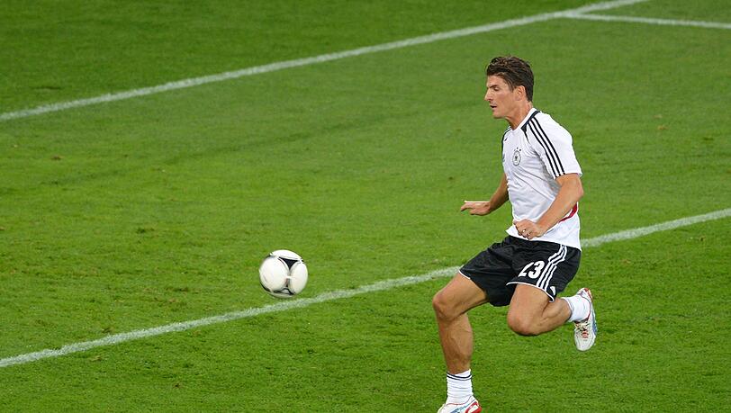 Bereit für den Auftakt: Die deutsche Mannschaft wärmt sich auf für die erste Partie gegen Portugal. Bereit für den Auftakt: Die deutsche Mannschaft wärmt sich auf für die erste Partie gegen Portugal.
