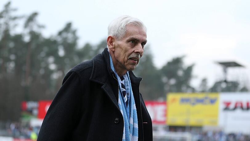 Dieter Schneider. Dieter Schneider.