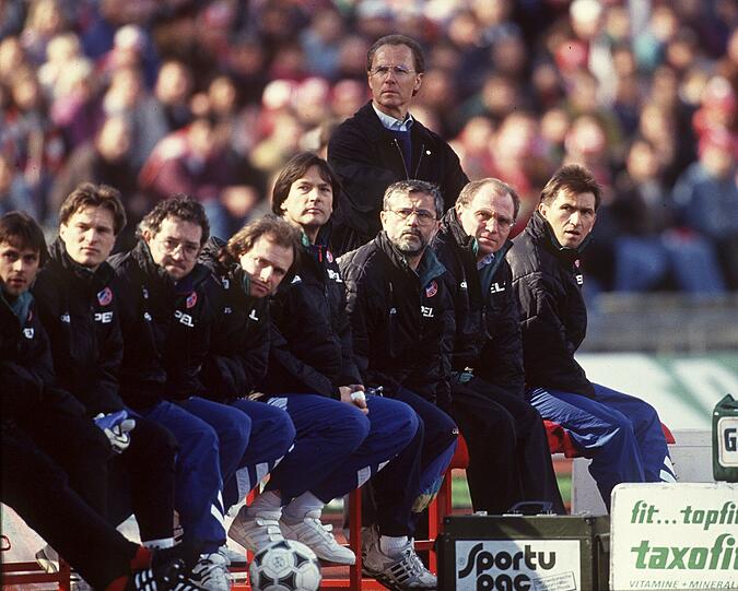 Auch die Zeit von Franz Beckenbauer als Coach der Bayern (1996) erlebte der Arzt.