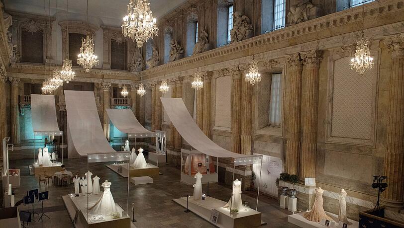 Was für ein traumhafter Anblick: Die Ausstellung der Brautkleider in Stockholm. Was für ein traumhafter Anblick: Die Ausstellung der Brautkleider in Stockholm.