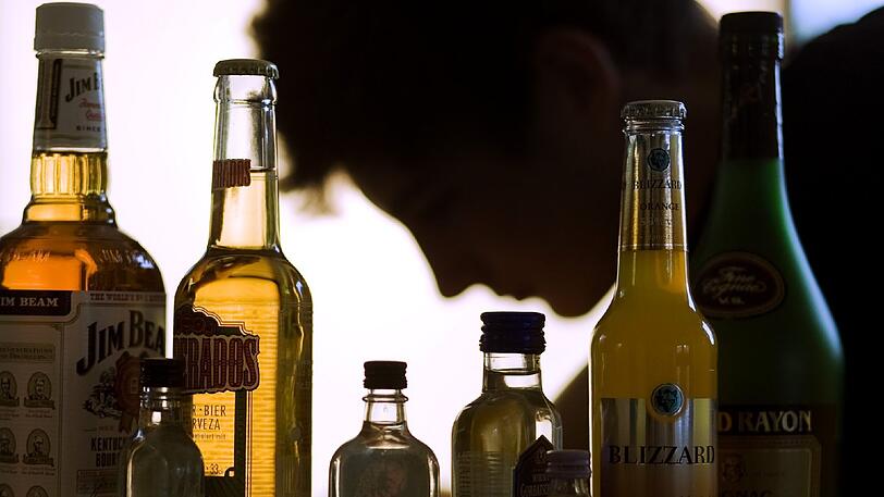 Alkoholwerbung beeinflusst offenbar das Trinkverhalten von Jugendlichen, wie eine Studie belegt.
