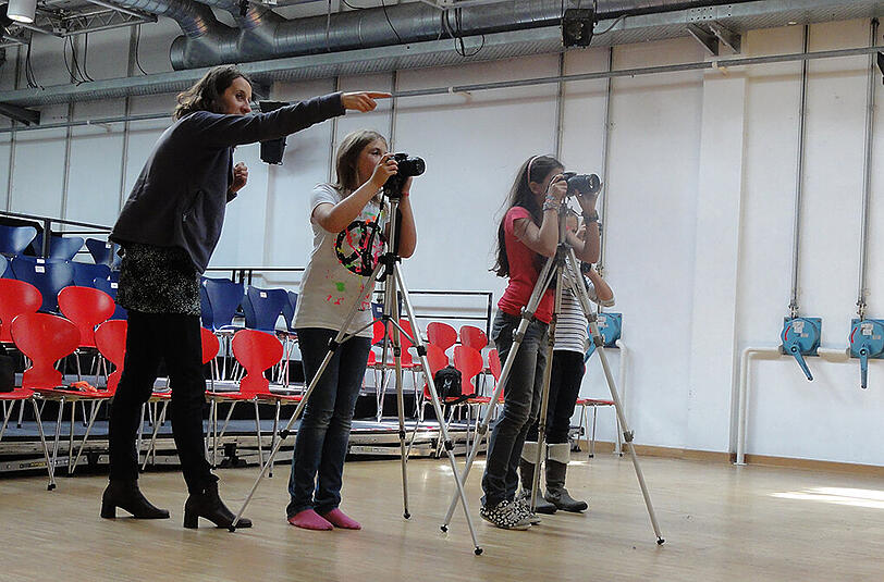 So wird ein Foto gut: Kinder beim Medien-Workshop.