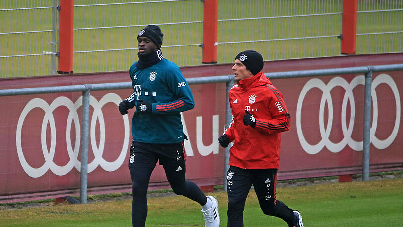 Tanguy Nianzou (l.) mit Fitnesstrainer Simon Martinello. (Archivbild)