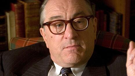 Robert De Niro erz&auml;hlt im Spionagedrama "Der gute Hirte" von M&auml;nnern, die die Vereinigten Staaten in einer von hei&szlig;en und kalten Kriegen heimgesuchten Welt besch&uuml;tzen wollen und dazu die CIA gr&uuml;nden.